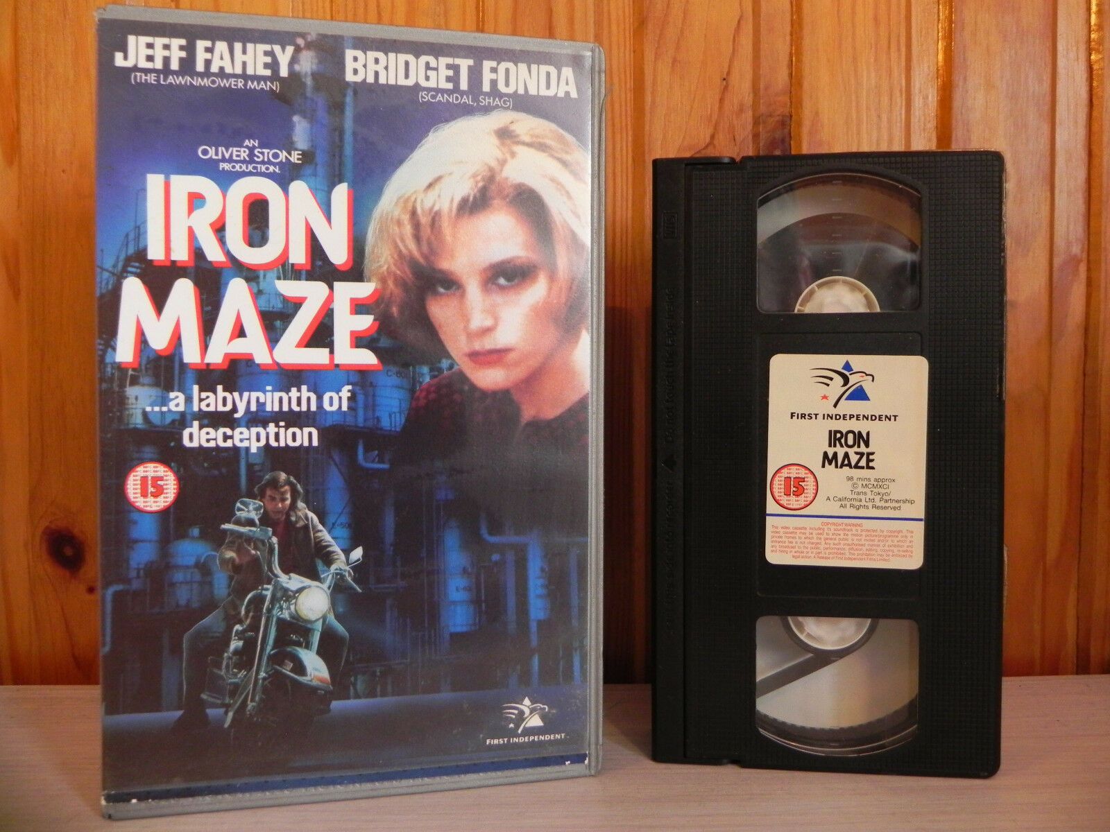 Iron Maze - What A Travesty - Thriller Big-Box - Bridget Fonda - Ex-Rental - VHS-