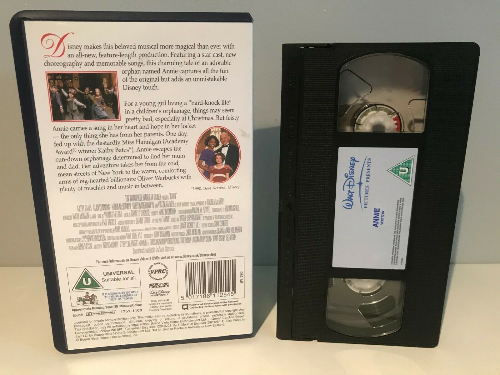 Annie [Walt Disney] Musical - Kathy Bates - Alan Cumming - Children's - Pal VHS-